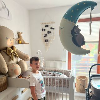 👶💛 VELKÝ BRÁCHA UŽ ČEKÁ 🐻🌙 Pokojíček je připravený, balónky nazdobené a každý detail vybraný s láskou. Teď už zbývá jen to...